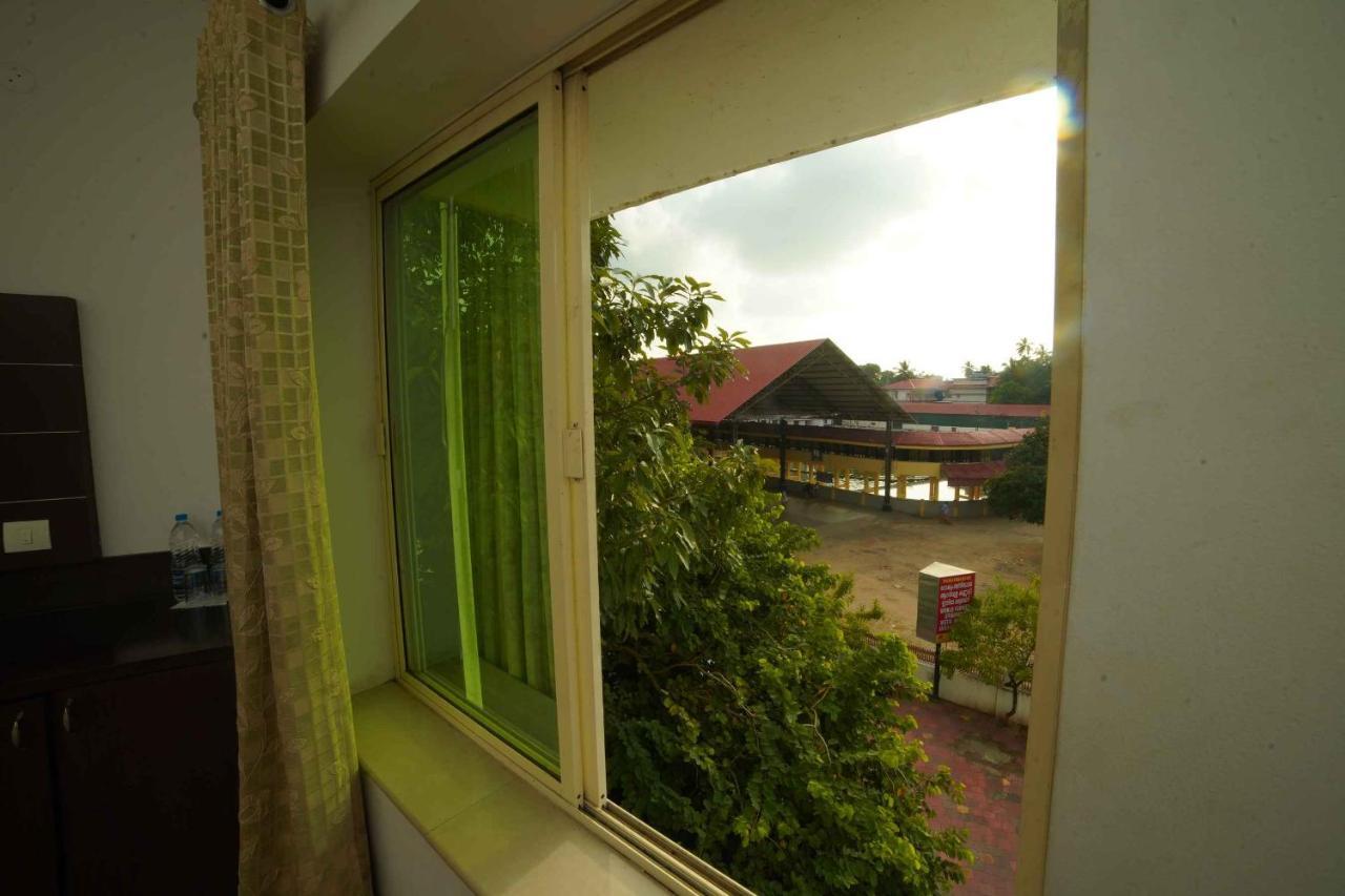 The Vyshakh Hotel Guruvāyūr Exterior foto