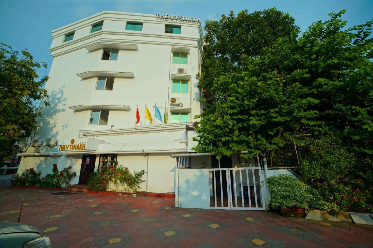 The Vyshakh Hotel Guruvāyūr Exterior foto