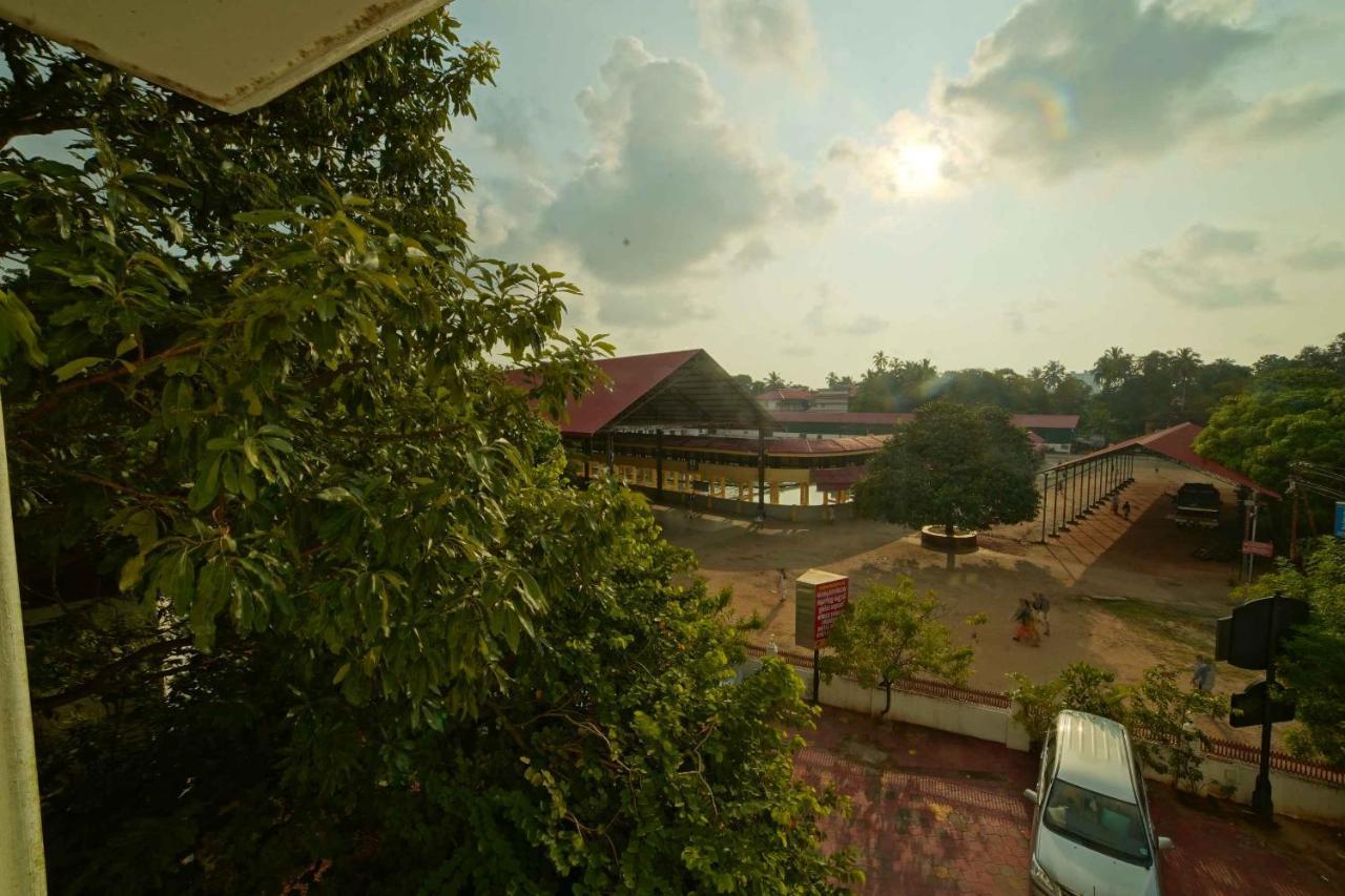 The Vyshakh Hotel Guruvāyūr Exterior foto
